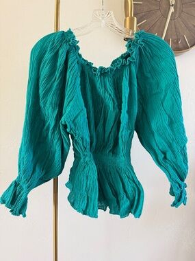 Vintage Green Puff-Sleeve Peasant Top